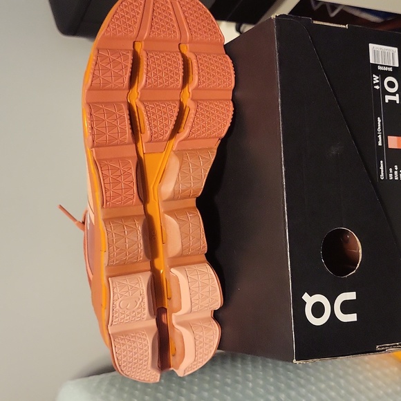 ON cloudace Blush orange Women's US 10 Medium, New inbox. - Picture 3 of 4